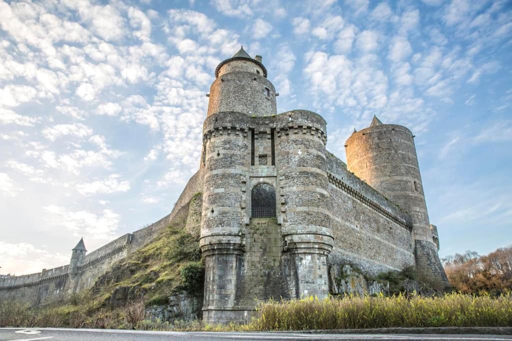 Вилла Location Saisonniere Maen Roch Les Portes du Coglais Экстерьер фото